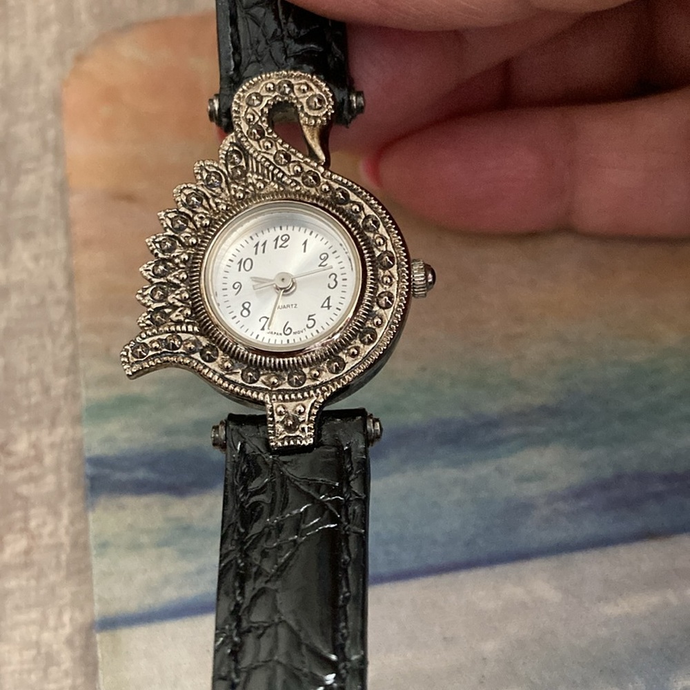 Vintage stainless steel Avon Quartz marcasite Swan face wrist watch